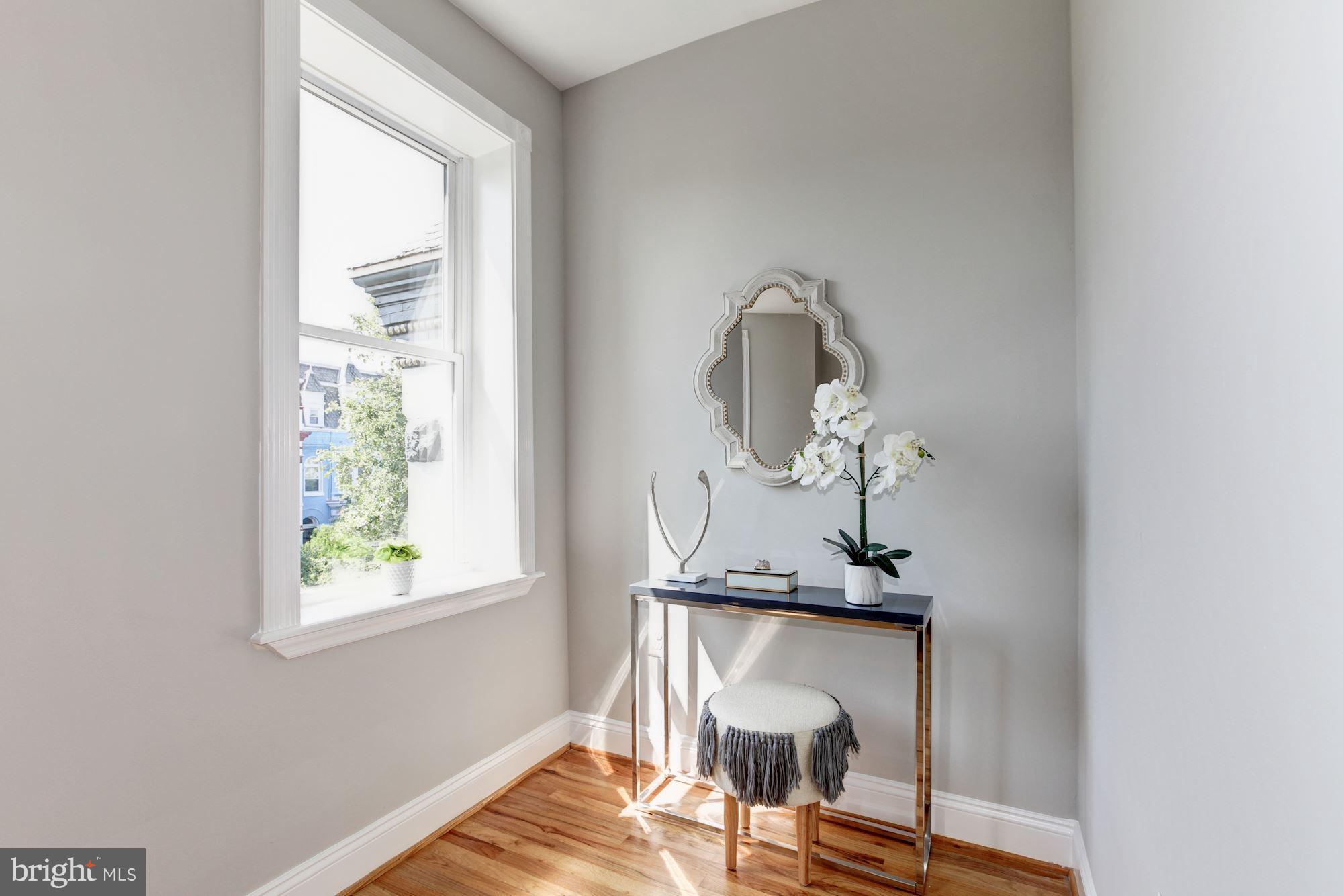 53 R Street Northwest Washington, DC 20001 - Photo 14 of 30 Spacious nook in master bedroom