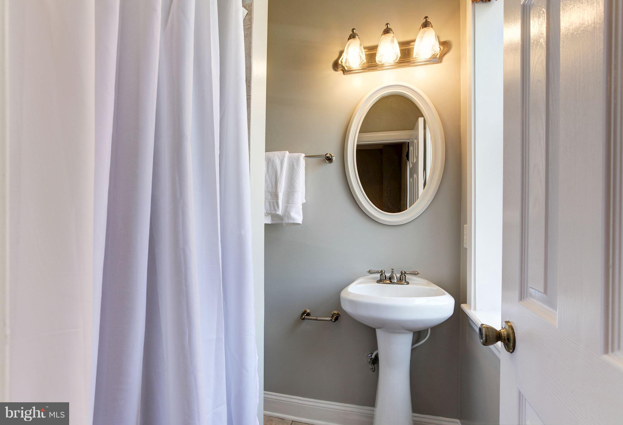 53 R Street Northwest Washington, DC 20001 - Photo 18 of 30 Second bedroom en-suite bath