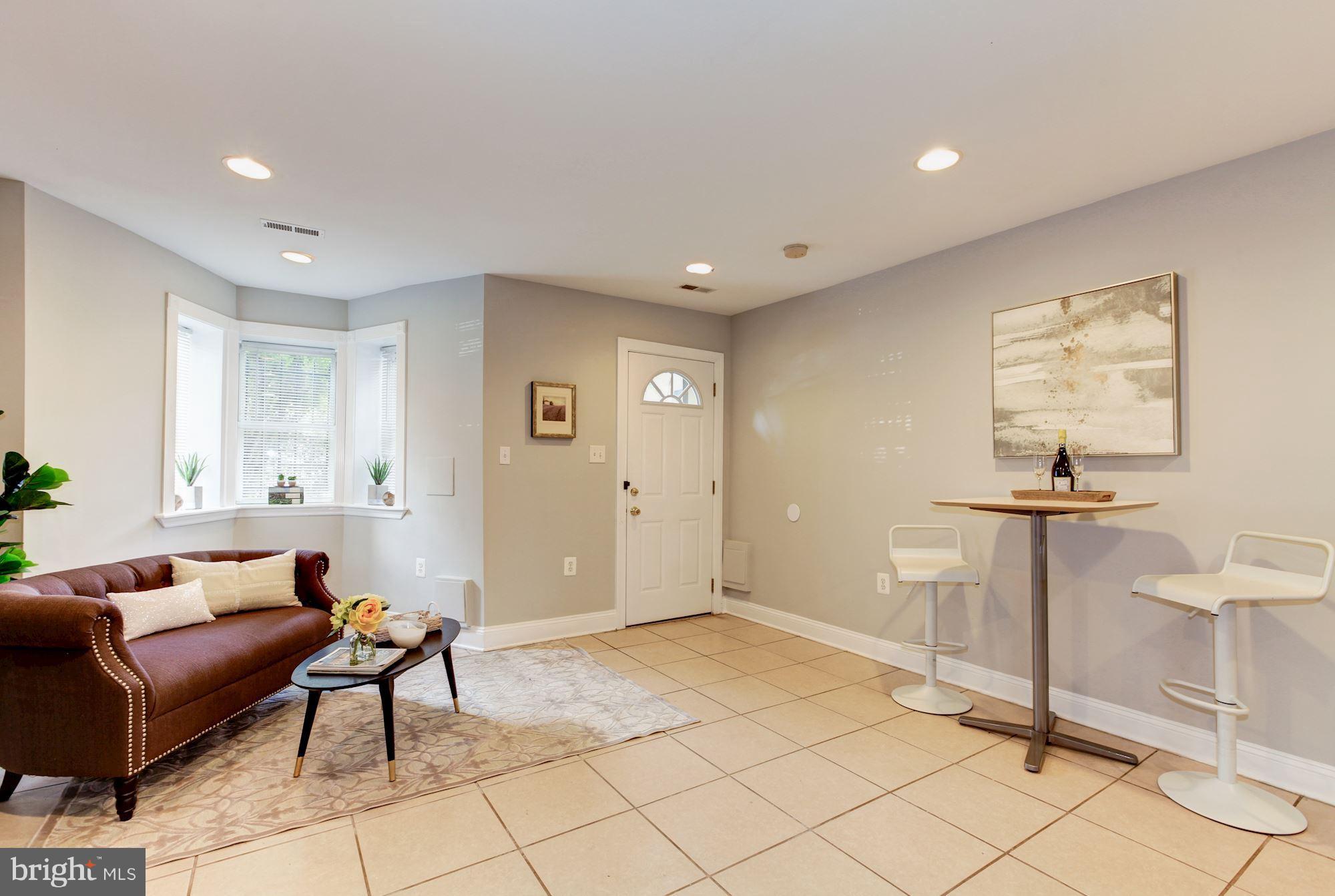 53 R Street Northwest Washington, DC 20001 - Photo 21 of 30 LL unit w/ living room w/ bay window + sep ent.