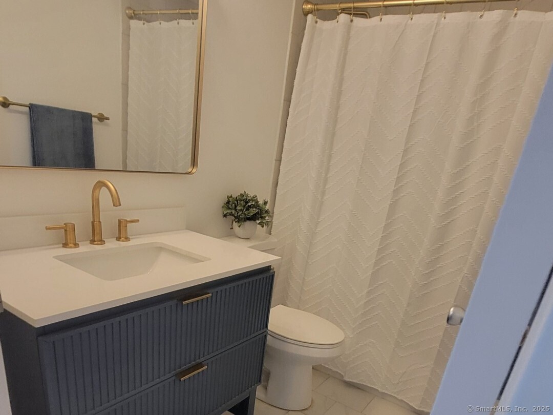 160 Fairfield Woods Road, Unit 43 Fairfield, CT 06825 - Photo 14 of 25 a bathroom with a sink and a toilet