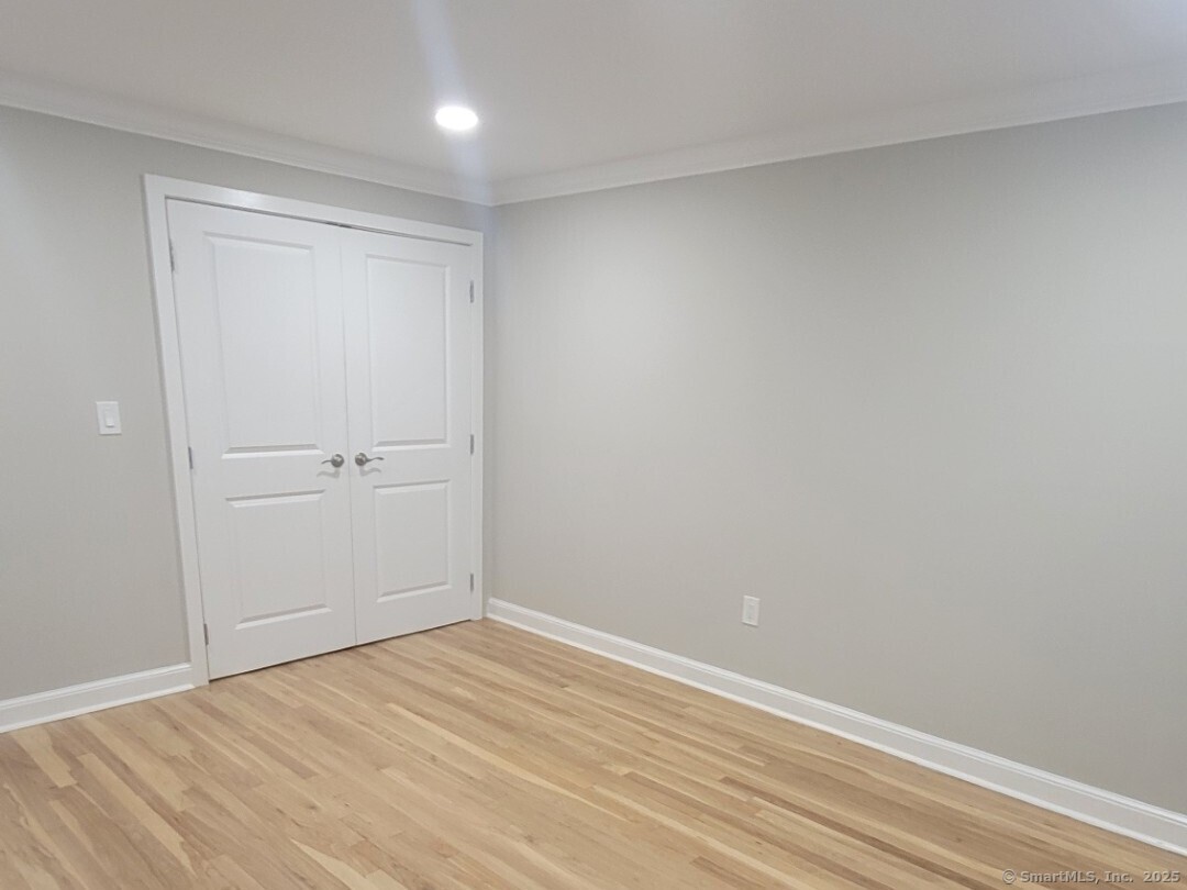 160 Fairfield Woods Road, Unit 43 Fairfield, CT 06825 - Photo 19 of 25 a view of room