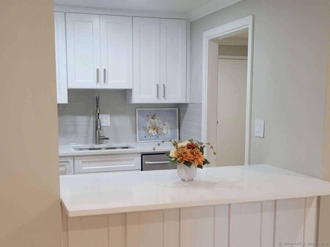 160 Fairfield Woods Road, Unit 43 Fairfield, CT 06825 - Photo 6 of 25 a kitchen with a sink cabinets and appliances