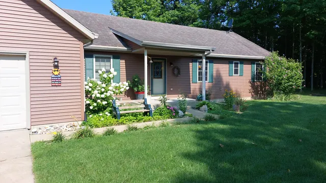 $699,000 | 58560 Indian Lake Road, Dowagiac, MI 49047