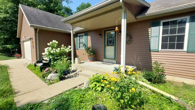 $699,000 | 58560 Indian Lake Road, Dowagiac, MI 49047