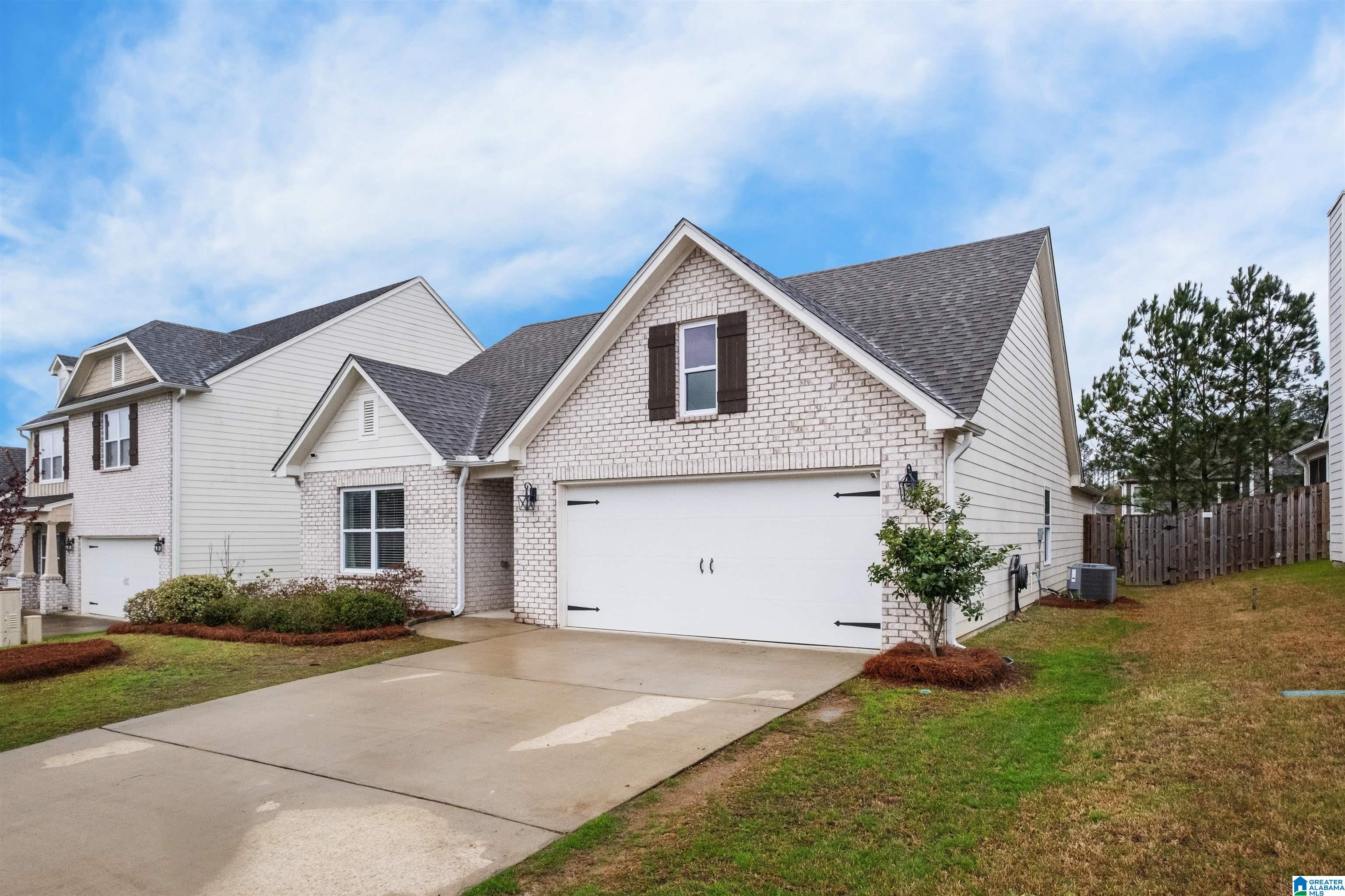 1067 Riviera Drive Calera, AL 35040 - Photo 4 of 39