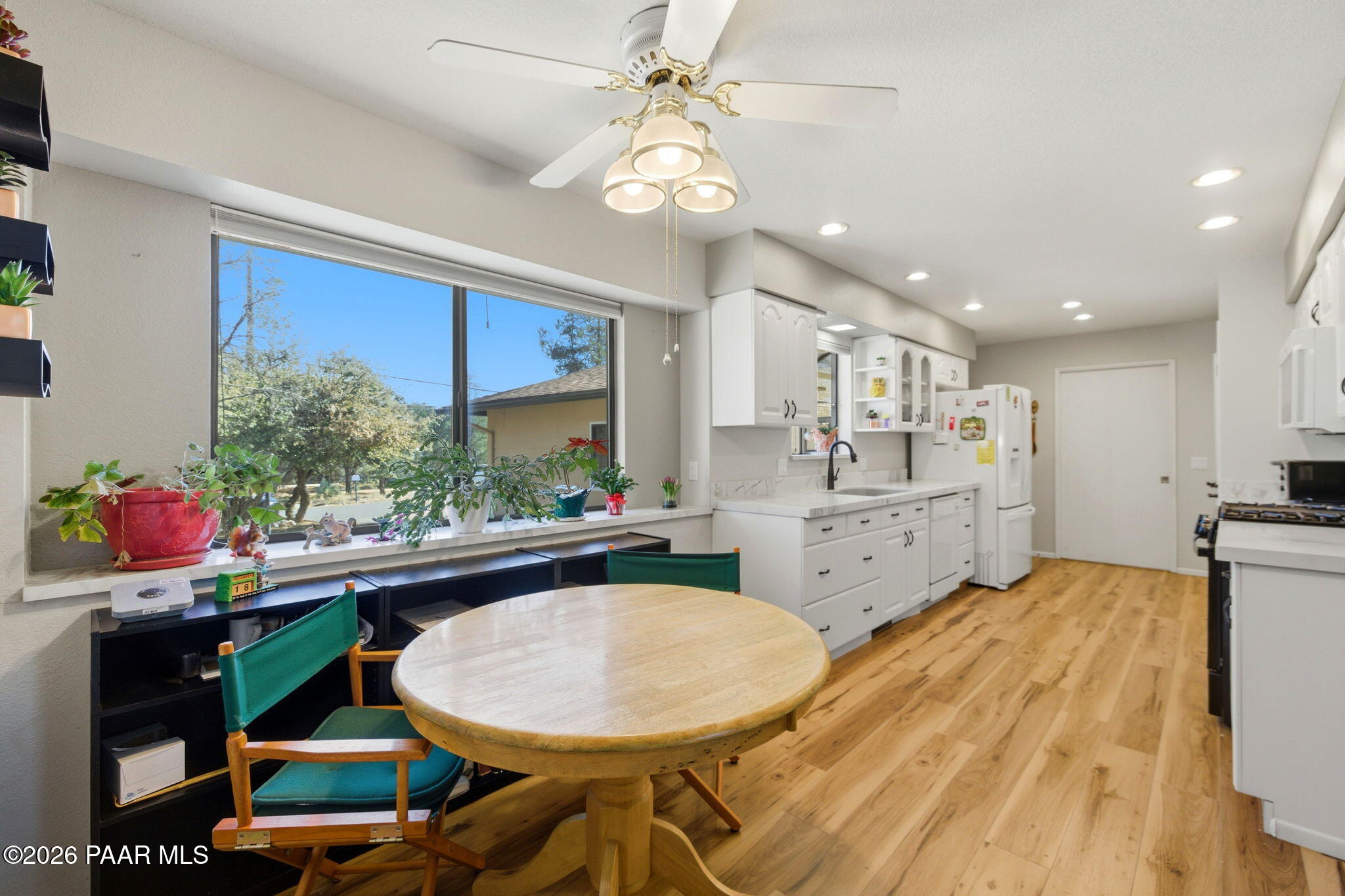 3030 Hozoni Road Prescott, AZ 86305 - Photo 14 of 37 14-Breakfast Nook to Kitchen