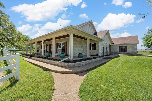 $795,000 | 465 Austin Hines Drive, China Spring, TX 76633