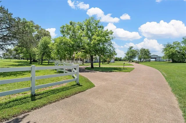 $795,000 | 465 Austin Hines Drive, China Spring, TX 76633