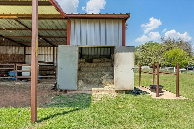 $795,000 | 465 Austin Hines Drive, China Spring, TX 76633