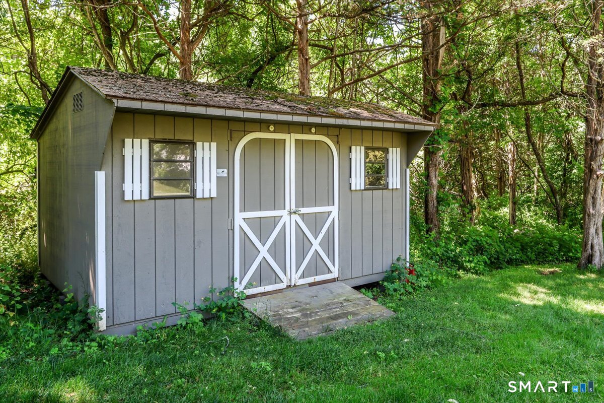 31 Pole Bridge Road Newtown, CT 06482 - Photo 30 of 40