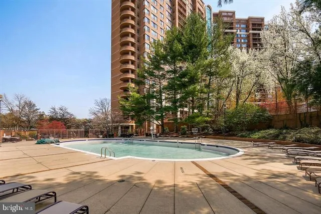 $1,900 | 10101 Grosvenor Place, Unit 214, Rockville, MD 20852