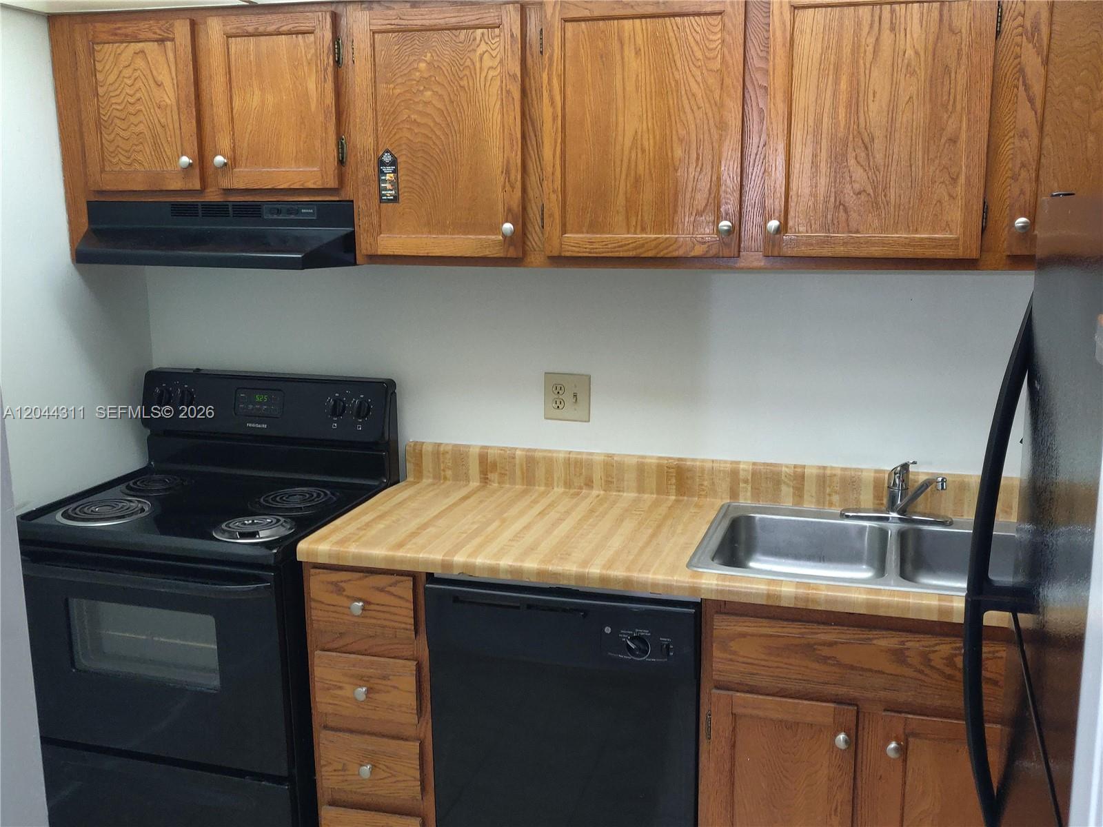 3750 Inverrary Drive, Unit 2Q Lauderhill, FL 33319 - Photo 5 of 24