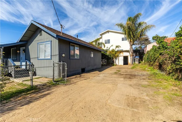 a house view with a outdoor space