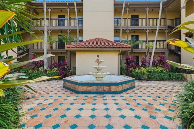 $2,700 | 2400 Feather Sound Drive, Unit 522, Clearwater, FL 33762