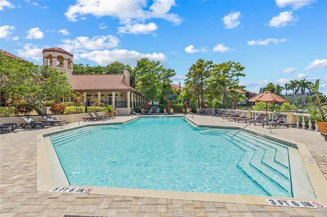 $2,700 | 2400 Feather Sound Drive, Unit 522, Clearwater, FL 33762