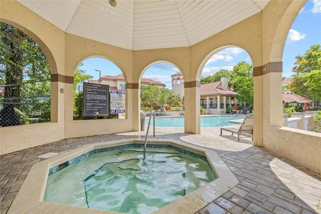 $2,700 | 2400 Feather Sound Drive, Unit 522, Clearwater, FL 33762