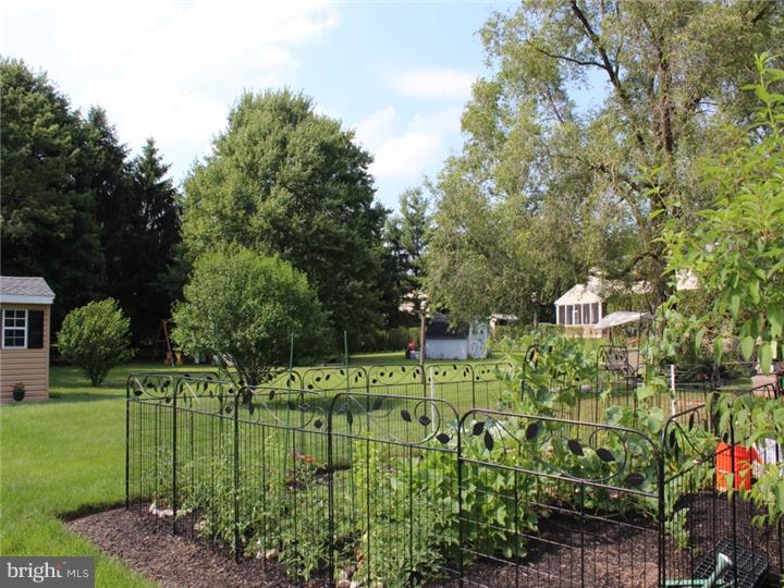 2422 Line Lexington Road Hatfield, PA 19440 - Photo 5 of 21 Garden