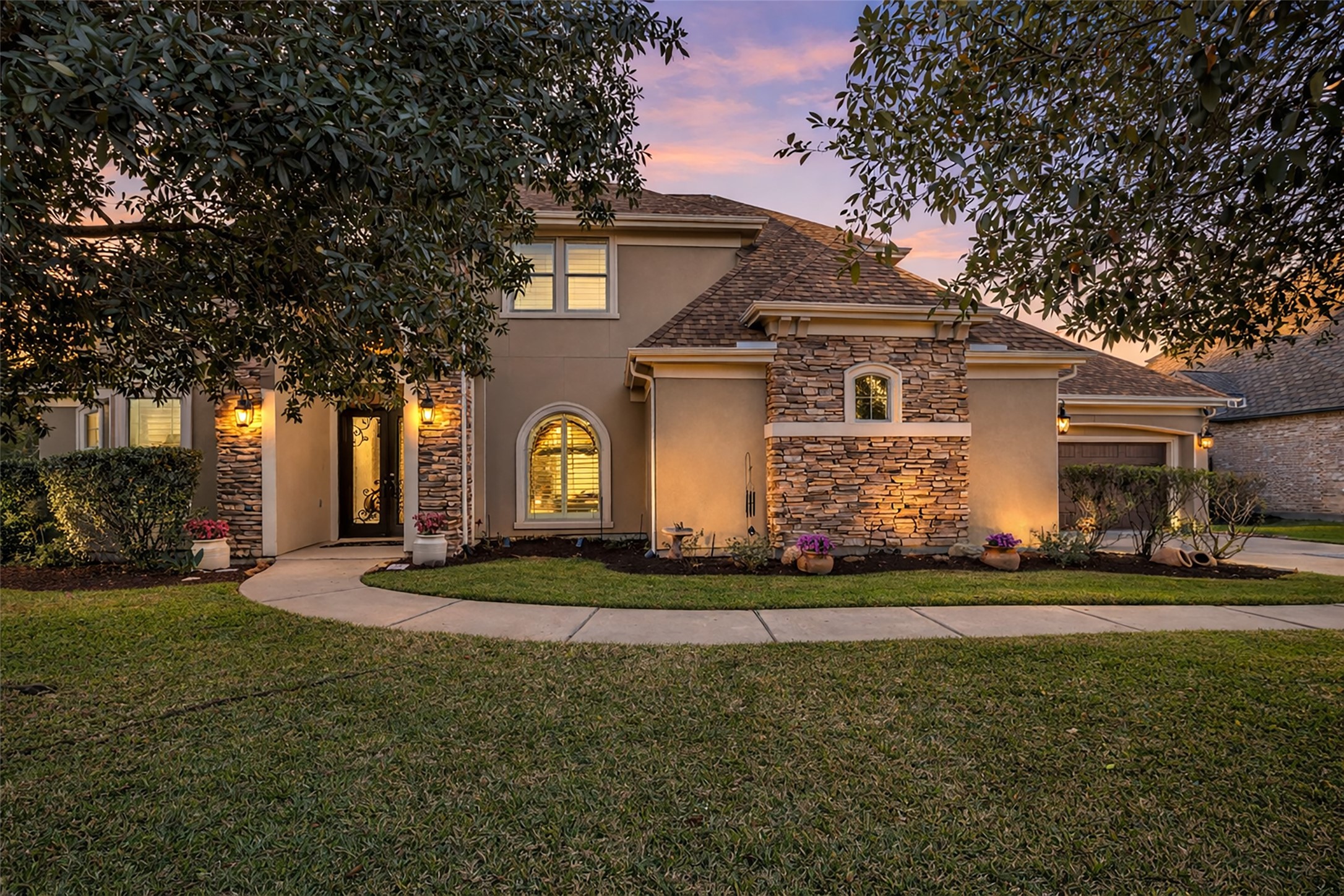 Come home to luxury living!