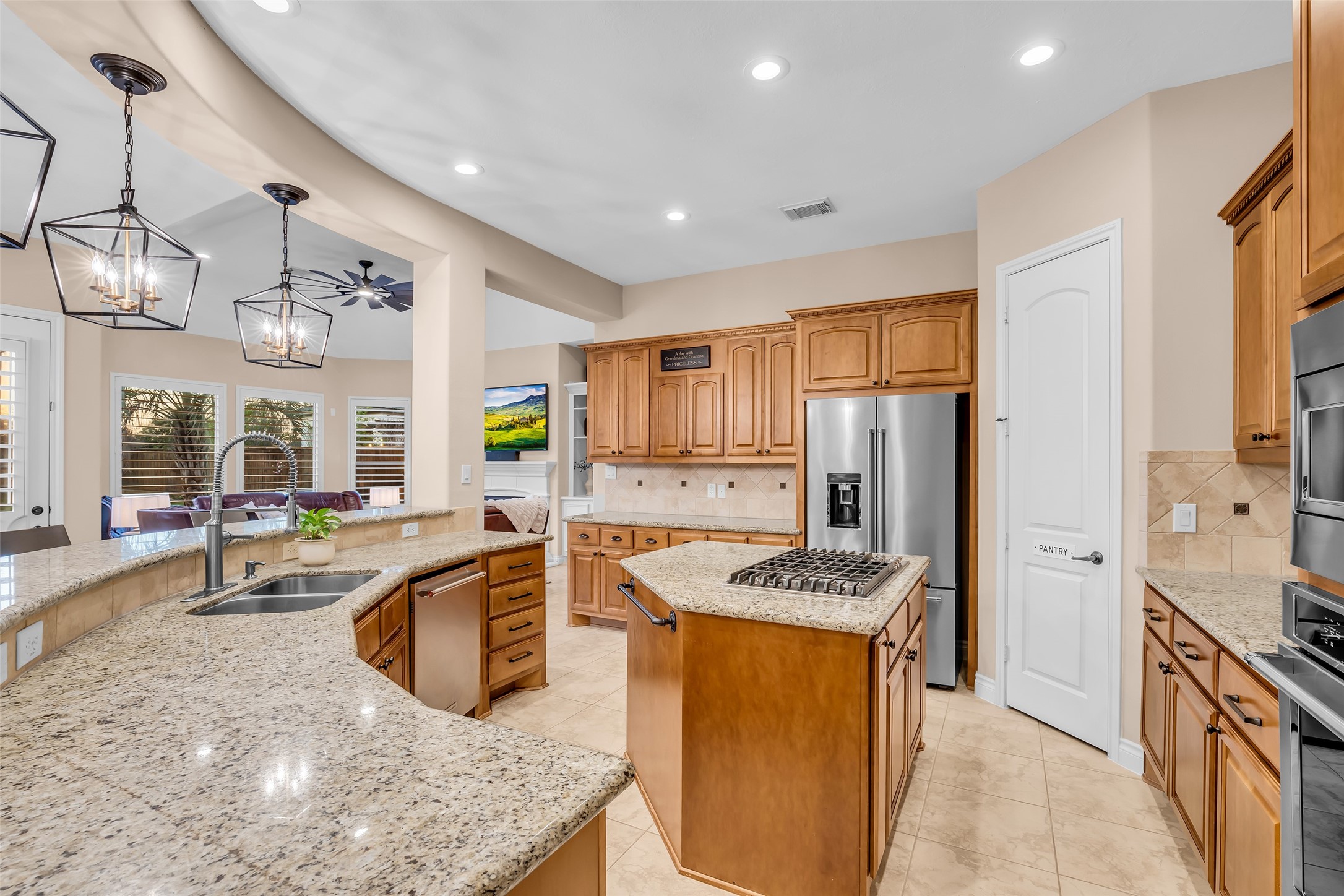 25603 Windy Isle Court Spring, TX 77389 - Photo 23 of 41 Beautiful Circular Breakfast Bar Design.