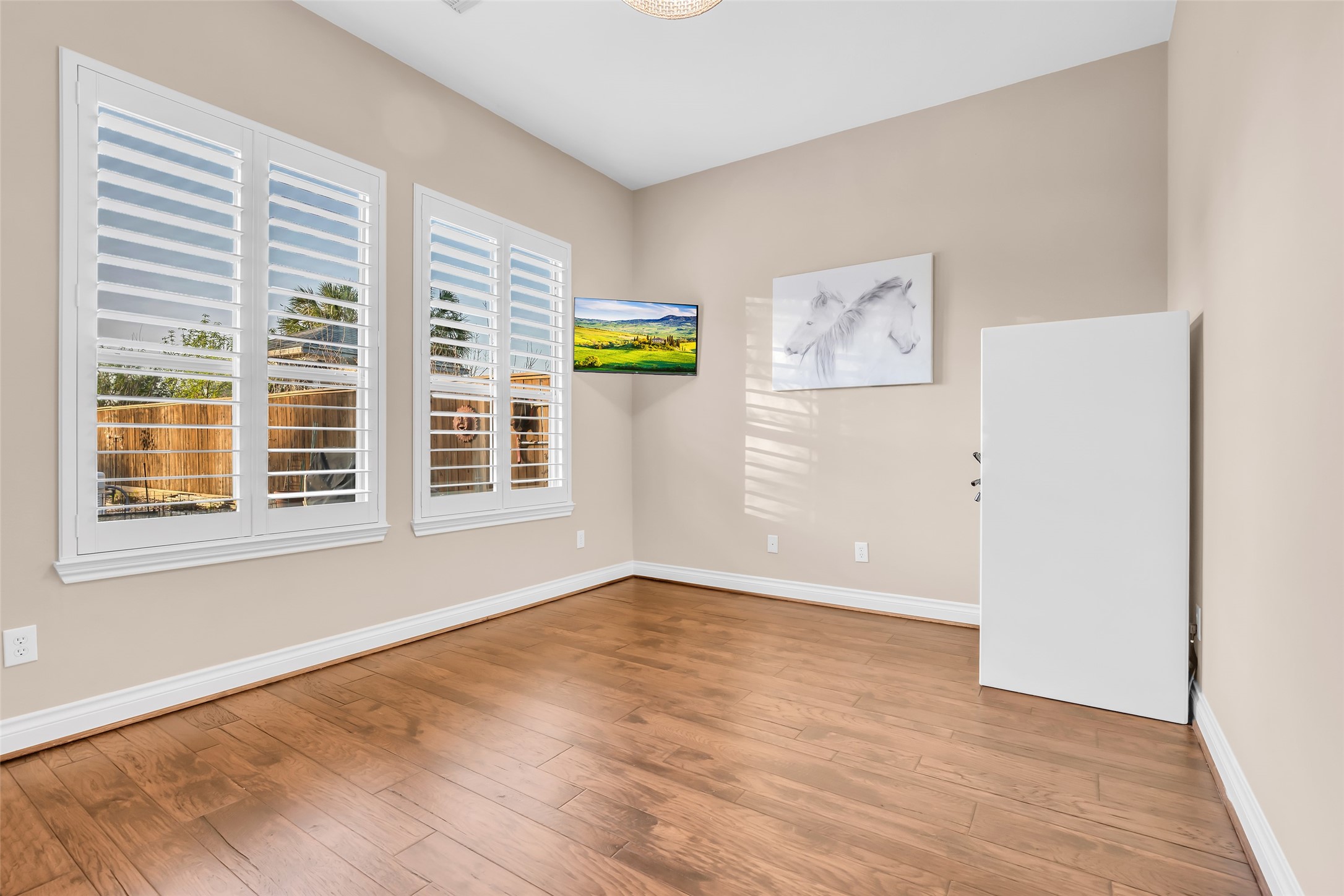 25603 Windy Isle Court Spring, TX 77389 - Photo 24 of 41 Second Bedroom Downstairs w/Full Bath Just Outside the Door.