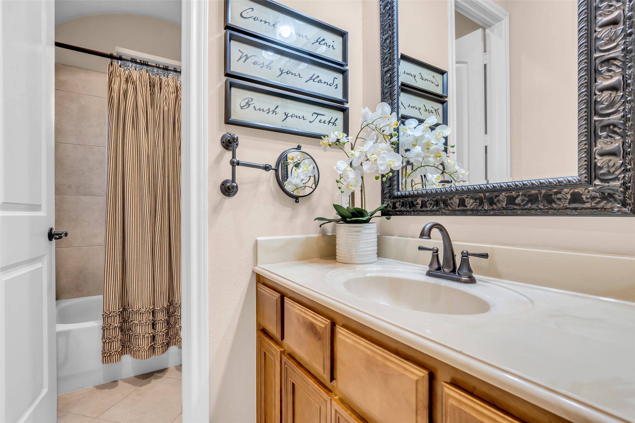 25603 Windy Isle Court Spring, TX 77389 - Photo 25 of 41 Downstairs Full Bath.