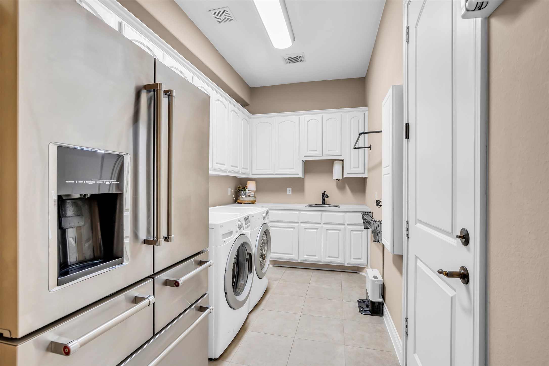 25603 Windy Isle Court Spring, TX 77389 - Photo 26 of 41 Great Laundry Room!