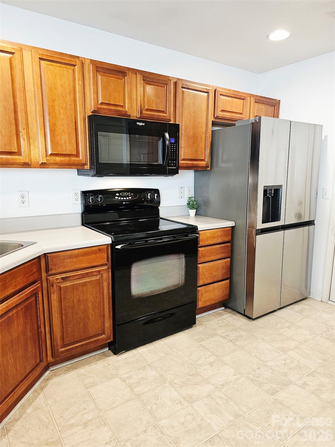 10609 Fuller Ridge Circle Charlotte, NC 28270 - Photo 12 of 29 a kitchen with stainless steel appliances granite countertop a refrigerator stove and sink