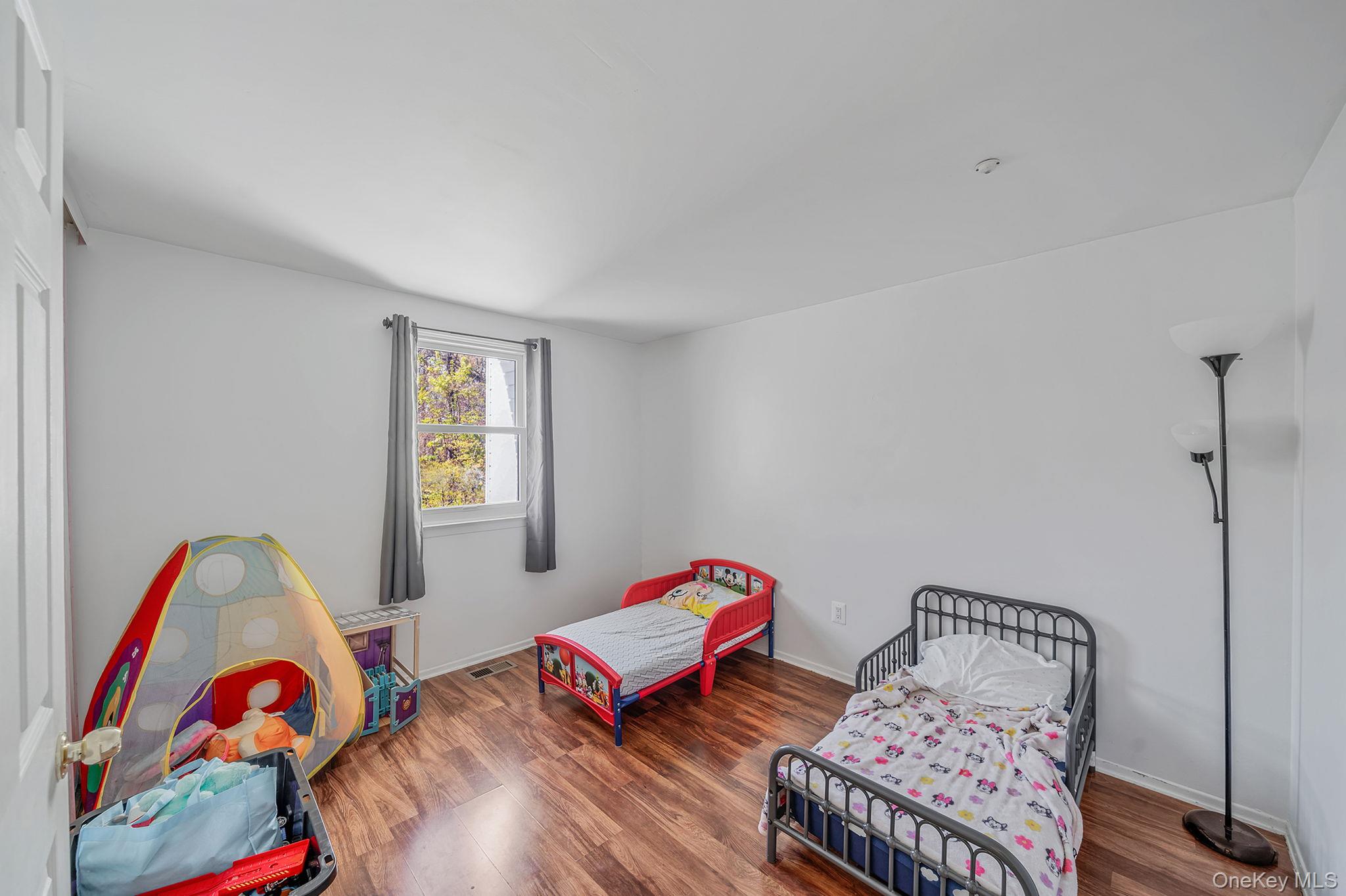 407 Birchwood Road Medford, NY 11763 - Photo 14 of 42