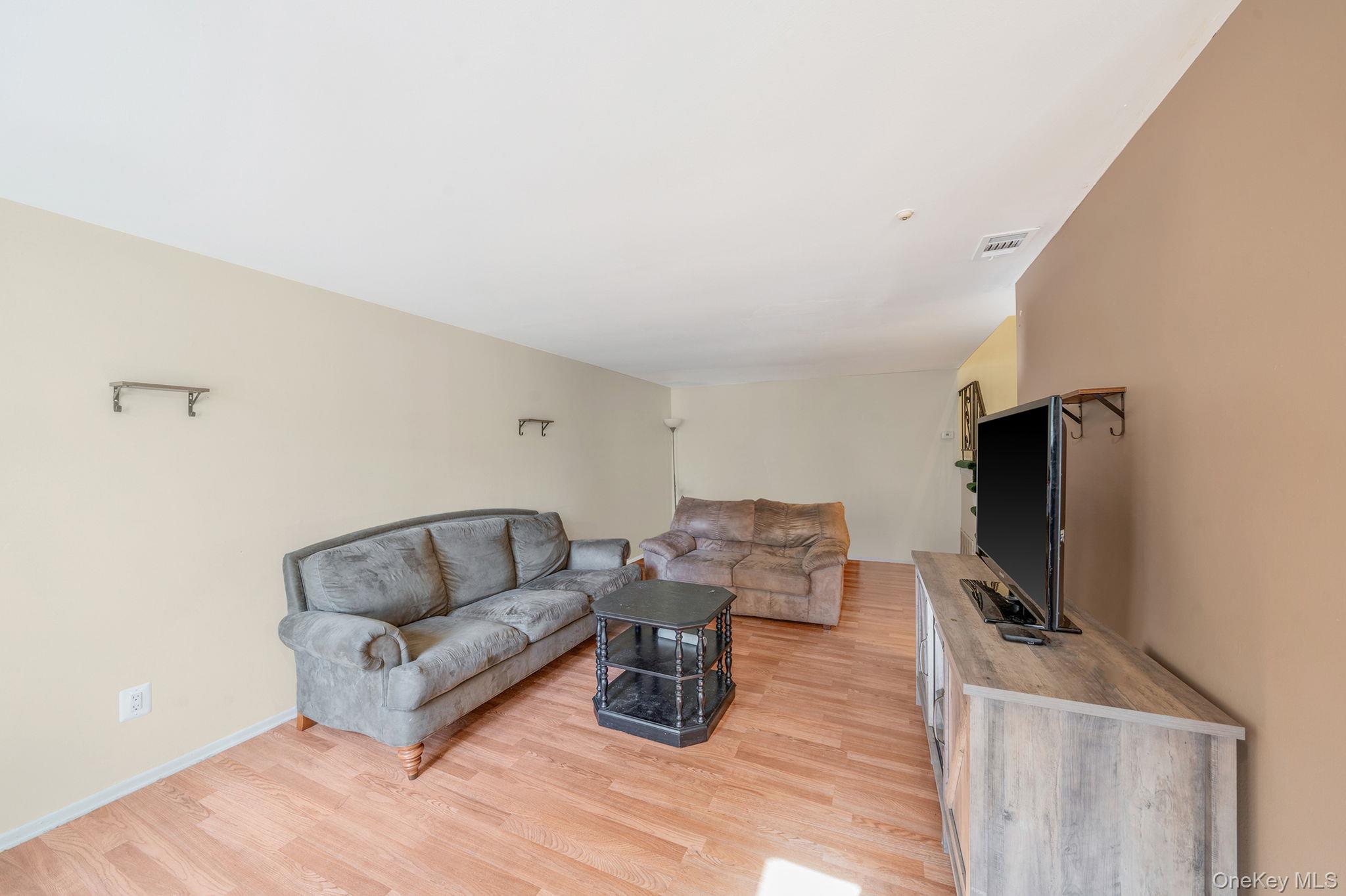 407 Birchwood Road Medford, NY 11763 - Photo 2 of 42
