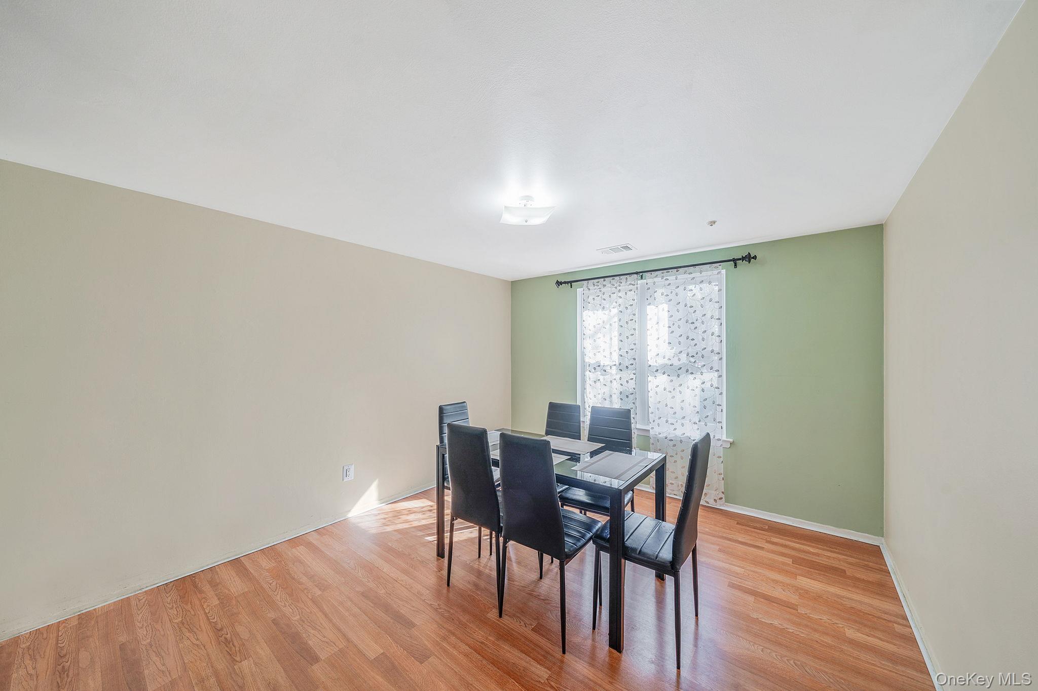 407 Birchwood Road Medford, NY 11763 - Photo 4 of 42