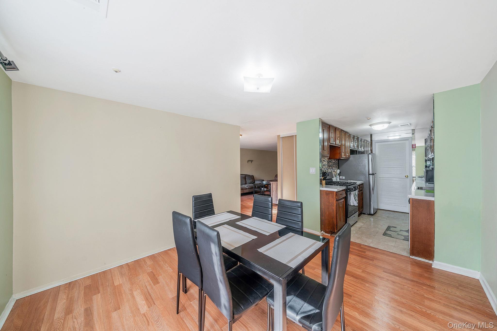 407 Birchwood Road Medford, NY 11763 - Photo 5 of 42