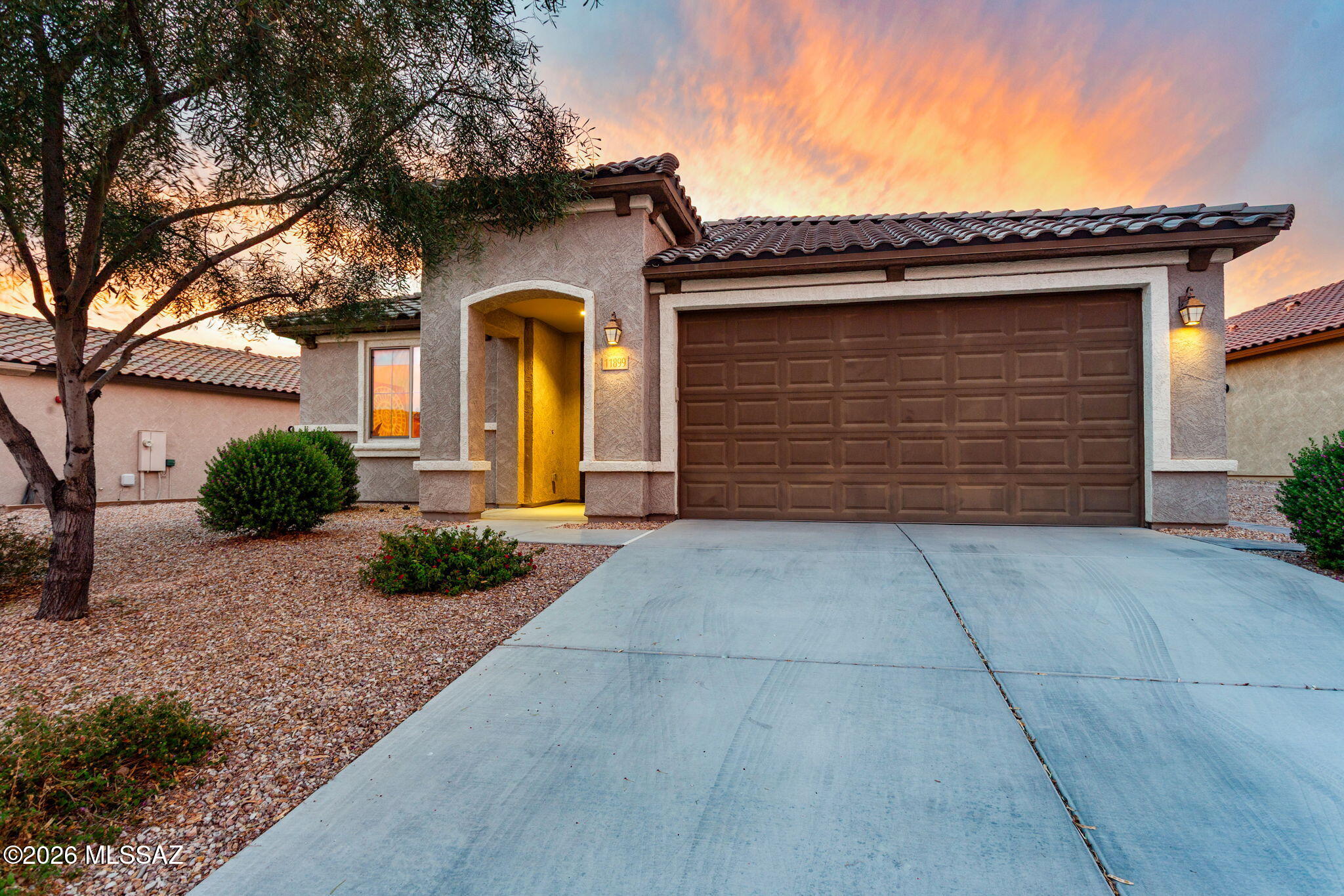 11899 North Raphael Way Tucson, AZ 85742 - Photo 3 of 36