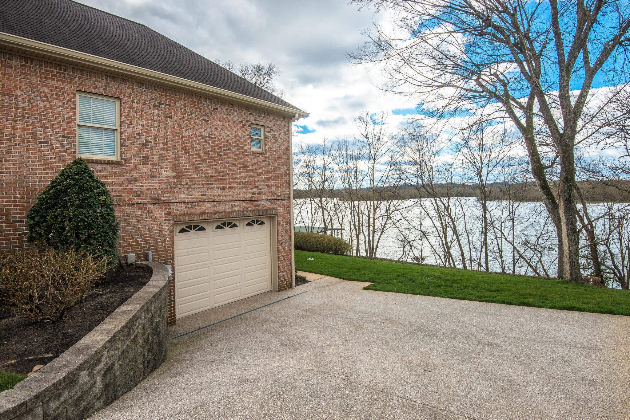 280 North Denny Road Lebanon, TN 37087 - Photo 4 of 30 a view of a terrace with a garden