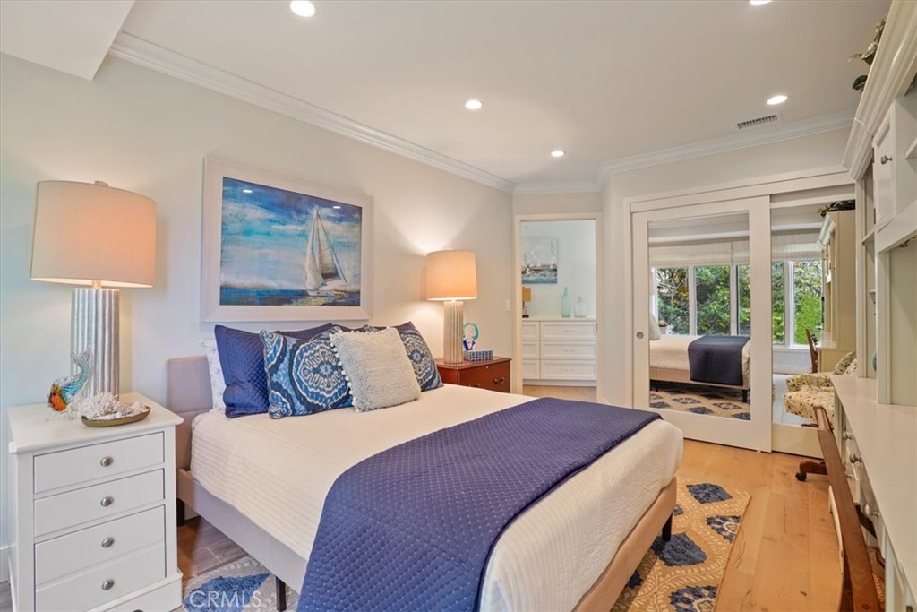 437 Emerald Bay Laguna Beach, CA 92651 - Photo 21 of 34 Queen Guest Room