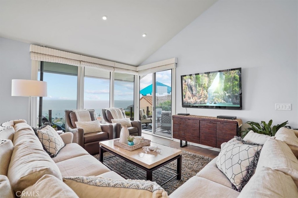437 Emerald Bay Laguna Beach, CA 92651 - Photo 9 of 34 Ocean Views in Famiy Room