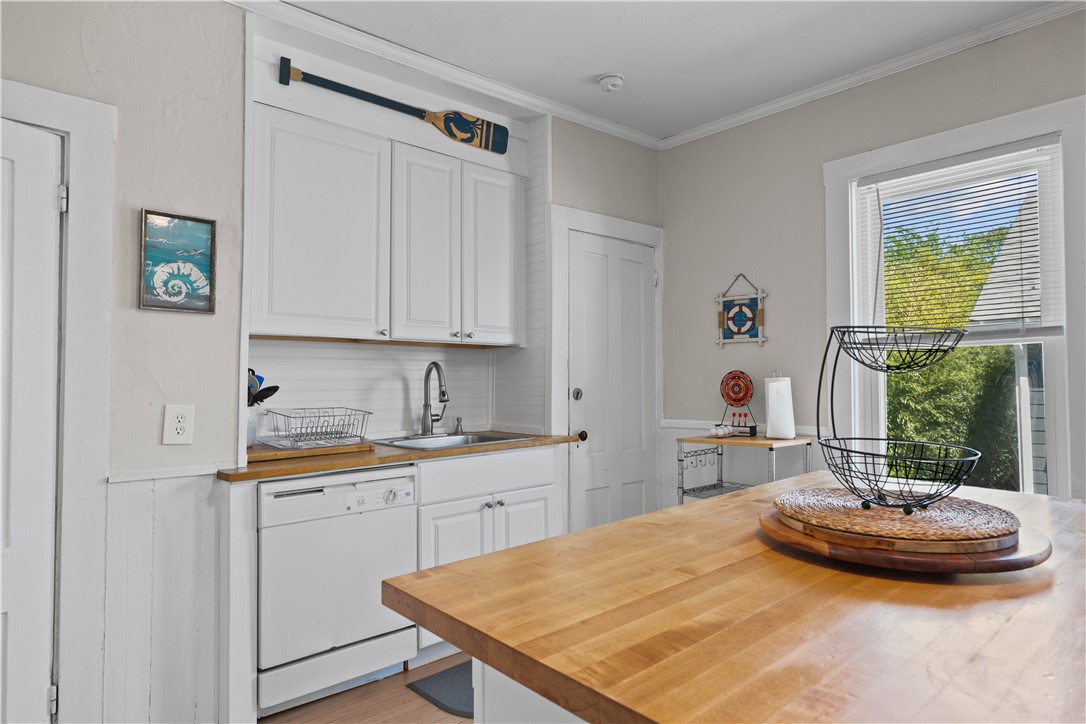 16 Dean Avenue, Unit 2 Newport, RI 02840 - Photo 11 of 21