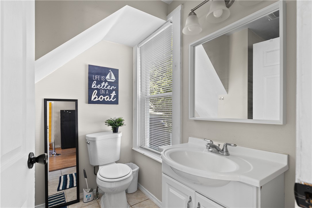 16 Dean Avenue, Unit 2 Newport, RI 02840 - Photo 5 of 21