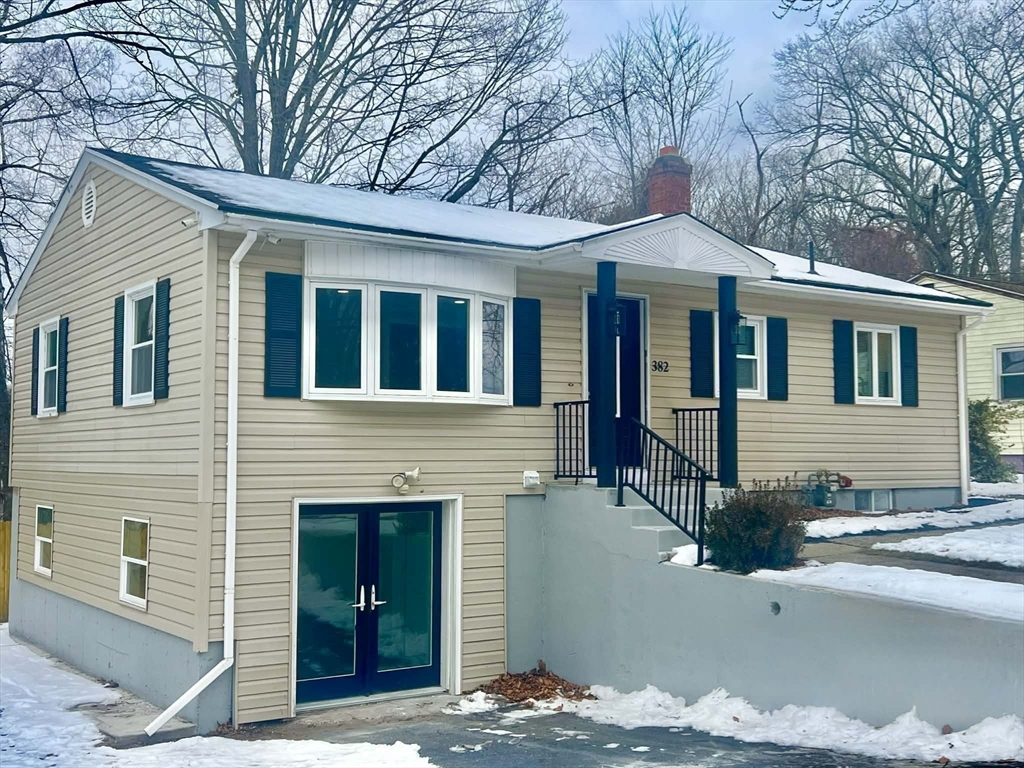 382 Holyoke Street Ludlow, MA 01056 - Photo 2 of 17