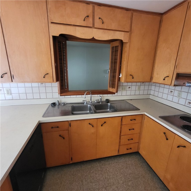 800 Division Street Charleston, IL 61920 - Photo 7 of 23 Kitchen