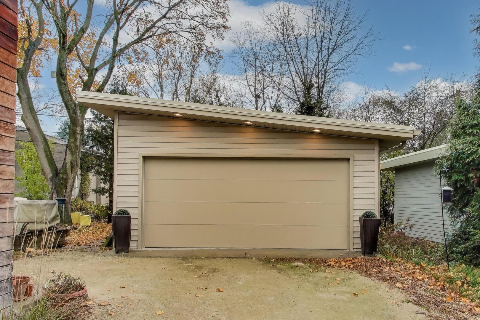321 Ferndale Road Glenview, IL 60025 - Photo 23 of 30 a house with a outdoor space