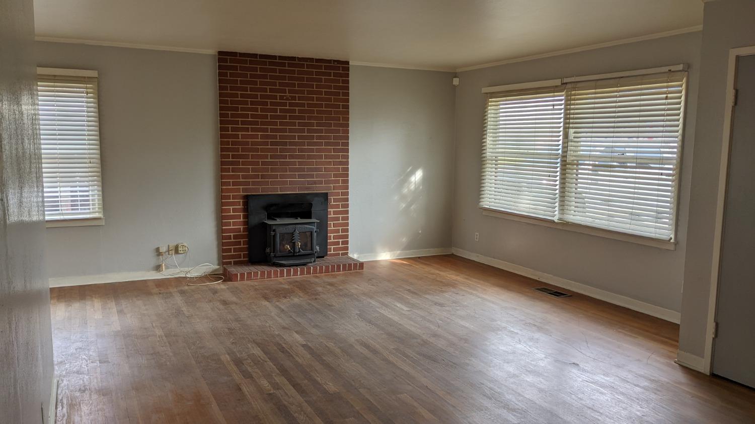 172 East Myrtle Avenue Reedley, CA 93654 - Photo 11 of 24 Gallery Image 11