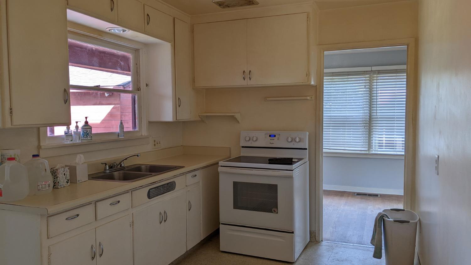 172 East Myrtle Avenue Reedley, CA 93654 - Photo 15 of 24 Gallery Image 15