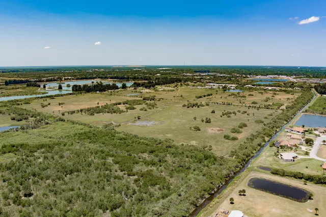 a view of an outdoor space and a yard