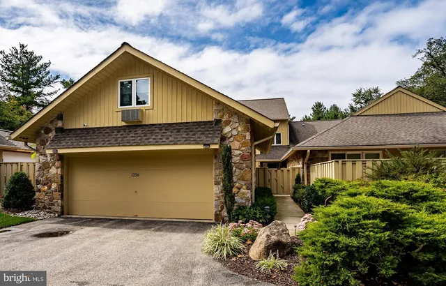 $1,400,000 | 1256 Round Hill Road, Bryn Mawr, PA 19010