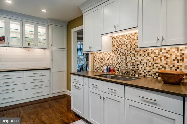 $1,400,000 | 1256 Round Hill Road, Bryn Mawr, PA 19010