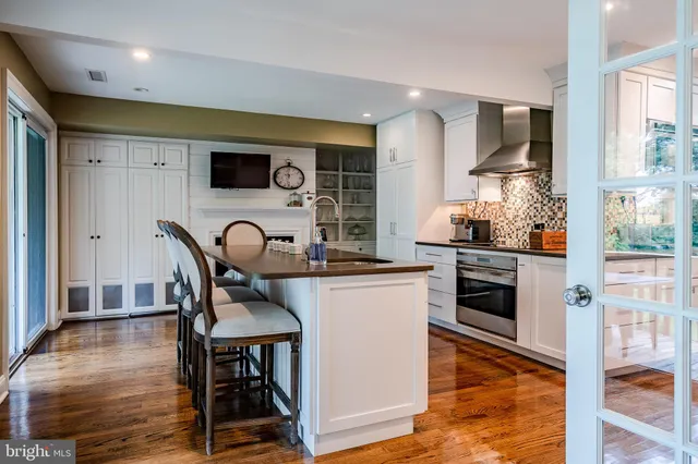 $1,400,000 | 1256 Round Hill Road, Bryn Mawr, PA 19010