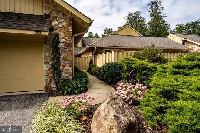 $1,400,000 | 1256 Round Hill Road, Bryn Mawr, PA 19010