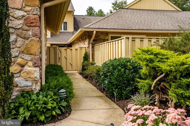 $1,400,000 | 1256 Round Hill Road, Bryn Mawr, PA 19010