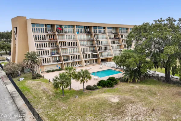 $344,900 | 520 Beach Boulevard, Unit 405, Biloxi, MS 39530