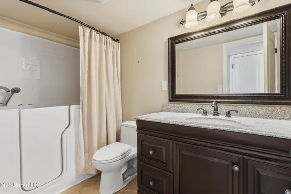 $344,900 | 520 Beach Boulevard, Unit 405, Biloxi, MS 39530